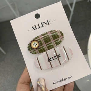 Lot de barrettes en résine à carreaux et rayures avec boutons et bords ondulés