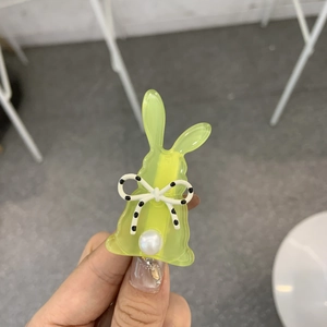 Graziosa clip per capelli a coniglio gialla in acetato con fiocco a pois e perla