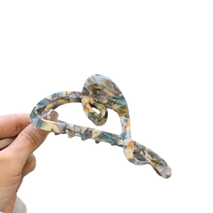 Elegant acetate heart claw clip with blue marble pattern and gold Barrette La France text