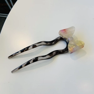 Épingle à cheveux en U en acétate avec nœud coloré et motif écaille de tortue chic
