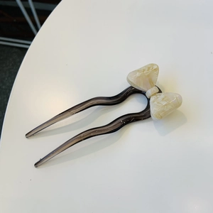 Épingle à cheveux élégante en U avec nœud en marbre crème et finition en acétate