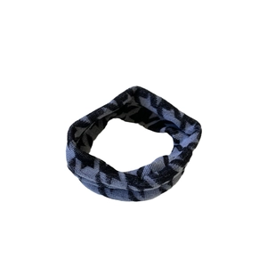 Elegant houndstooth knit hair scrunchie in grey and black with star jacquard patterns