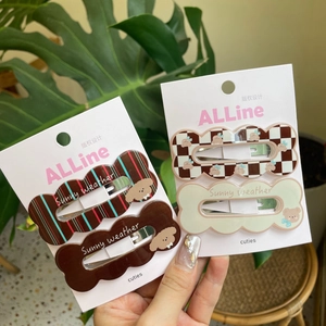 Barrette à Cheveux en Acrylique Ours Dessin Animé Damiers Rayé Bord Ondulé Pinces Latérales pour Femmes Doux Style Coréen Accessoires