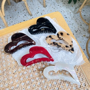French Style Heart Shape Acetate Hair Claw Clip Elegant Iridescent Tortoiseshell Shark Clip Headwear For Women Hair Styling Accessory