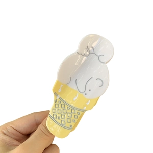 Graziosa pinza per capelli a forma di cono gelato giallo e crema con motivo elefante