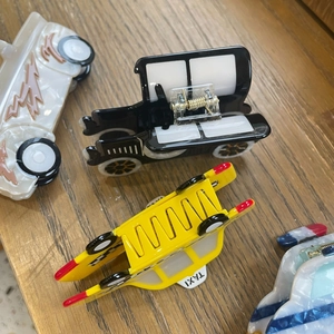Detailed top view of a yellow acetate taxi hair claw clip with golden metal spring