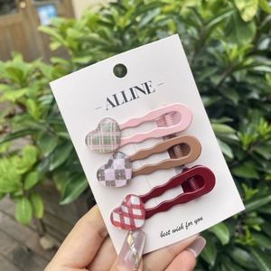 Three-piece set of heart-shaped hair clips in pink, coffee, and dark red jelly colors
