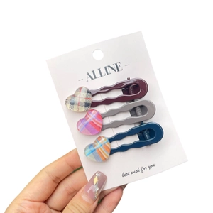 Three-piece set of heart-shaped plaid hair clips with wavy duckbill design for women
