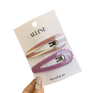 Ensemble de barrettes violettes et rayées avec logo Hair Crush sur carte de support