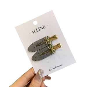 Lot de deux barrettes à cheveux à pois et nœuds avec ornements dorés en métal chic