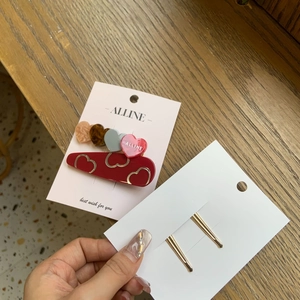 Lot de barrettes à cheveux douces avec cœurs en acrylique colorés et textures élégantes