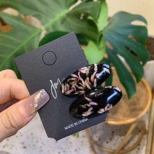 Elegante ovale Haarspangen aus Harz mit getrockneten rosa Blütenblättern im Set