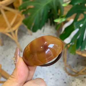 Close-up of tortoise shell resin hair tie with a polished amber leopard print finish