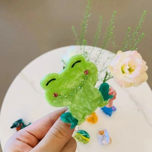Cute green frog animal hair claw clip made of acetate with marble texture and rhinestones
