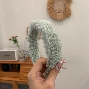 Plüschiger mintgrüner Teddy-Stirnband für Damen in klassischem minimalistischem Haar-Stil