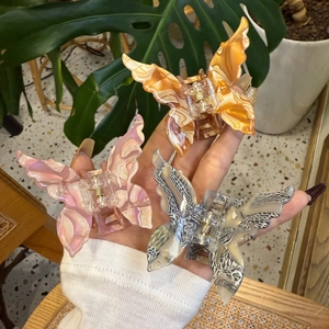 Sweet Butterfly Hair Claw Clip Acrylic Matte Marble Texture Elegant Animal Wing Hair Accessory For Women Fashion Daily Use