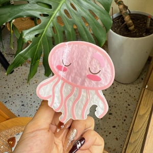 Cute pink acrylic jellyfish hair claw clip with pearlescent finish for women