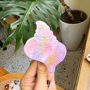 Cute acrylic shell hair claw clip with pearlescent pink and purple marble pattern