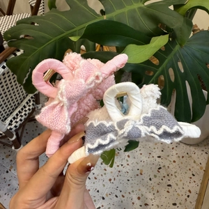 Plush knit shark hair claw clips with bow lace detail for women's autumn winter styling