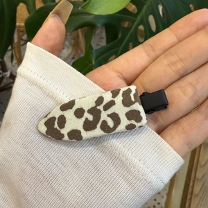 Pince à cheveux chic à motif léopard avec texture en tissu épais pour l'automne-hiver