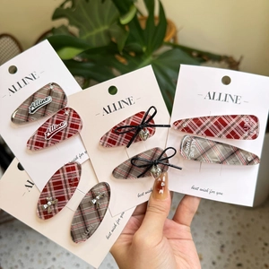 Vintage British Plaid Hair Clips Set Acrylic Duckbill Clips With Fabric Bow Heart Metal Pendant For Women Hair Accessories