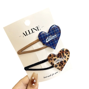 Set of 2 minimalist heart-shaped hair clips in leopard print and blue-orange checkers