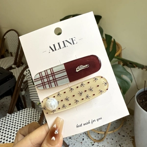 Lot de deux barrettes à cheveux style coréen avec motif à carreaux et nœud perlé