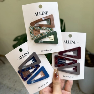 Korean Style Acrylic Triangle Hair Clips For Women Plaid Letter Pattern BB Clip Set Hair Barrettes Headwear For Daily Outing