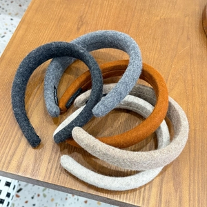 Detailed texture of thick lamb wool headbands in five Morandi tones with handmade label
