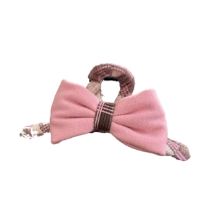 Pince à cheveux avec nœud rose et texture à carreaux pour un style français élégant