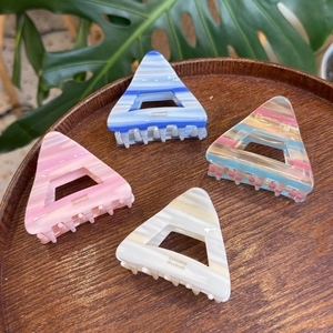 Acetate Hollow Triangle Hair Claw Clip Handmade Striped Marble Pattern Geometric Shark Clip For Women Hair Styling Accessory