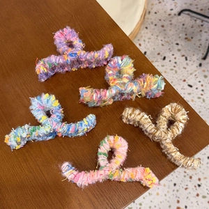 Korean Style Wavy Yarn Wrapped Hair Claw Clip Sweet Colorful Winter Plush Hair Accessories For Women Shark Clip