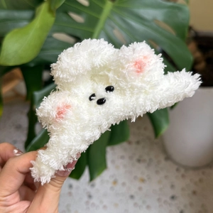 Schattige witte pluchen hond haarklem met roze details voor dames en trendy kapsels