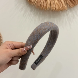 Serre-tête large en laine fait main bleu-gris et marron avec texture à motifs abstraits