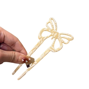 Forcina per capelli a farfalla in acetato con trama marmorea e doppia punta da donna