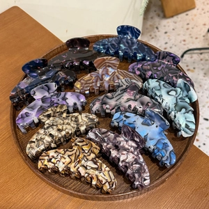 Grande Pince à Cheveux en Acétate Texture Marbre pour Femmes Style Sombre Design de Niche Colorée Résine Brillante Pince Requin Élégante Barrette de Mode Coiffe