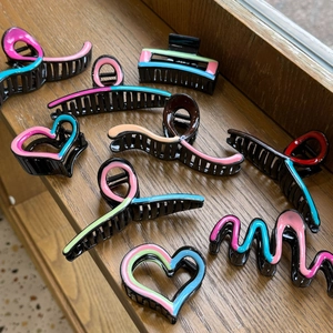Dopamine Style Multicolor Patchwork Wave Heart Hair Claw Clips For Women Injected Enamel Plastic Geometric Hair Clips Fashion Headwear