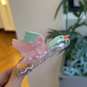 Pince à cheveux cygne en acétate avec texture marbrée rose et verte pour femme