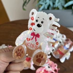 Cute acrylic bear hair claw clip with kiss print and pink bow fashion hair accessory