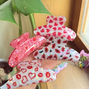 Iridescent Acrylic Heart Lip Cat Hair Claw Clip Valentine's Day Sweet Large Shark Hairpin Elegant Styling Tool For Women