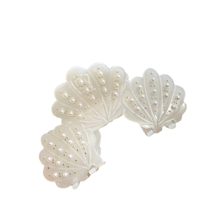 Lot de 3 pinces à cheveux en nacre avec perles et clous dorés en forme de coquillage
