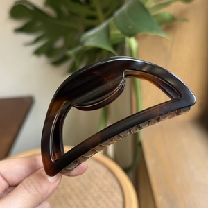 Detail of 10cm amber tortoiseshell hair claw clip with cutout design and sturdy inner teeth