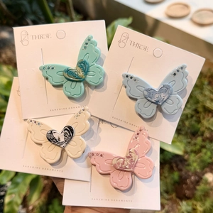 Sweet 3D Butterfly Heart Rhinestone Duckbill Hair Clip For Women Elegant Acrylic Resin Butterfly Side Hairpin Hair Accessories