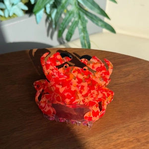 Tropical red crab hair claw clip made of marble texture acetate for beach styling