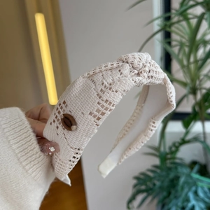 Serre-tête en tricot de lin ajouré avec nœud vintage et bouton pour femme