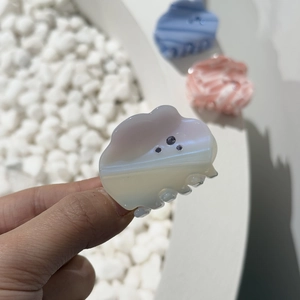 Pince à cheveux nuage blanc perlé avec strass et finition irisée douce pour femmes