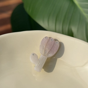 Elegant French tulip hair clip made of gradient pink acetate with sparkling rhinestones