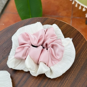 Elegant oversized scrunchie in pink satin and pleated white chiffon with floral shape