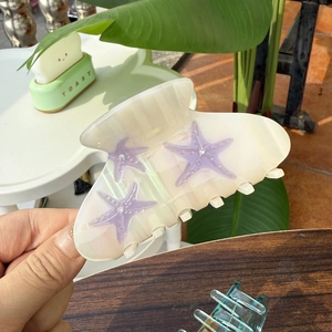 Elegante pinza de pelo de acetato con estrellas de mar y brillantes diamantes