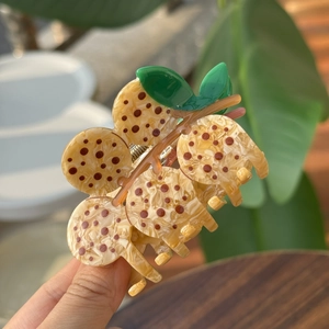 Pince à cheveux créative en acétate motif fruit avec des feuilles vertes réalistes